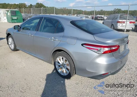 2020 Toyota Camry Le z USA, uszkodzony, nr VIN 4T1C11AK9LU960376